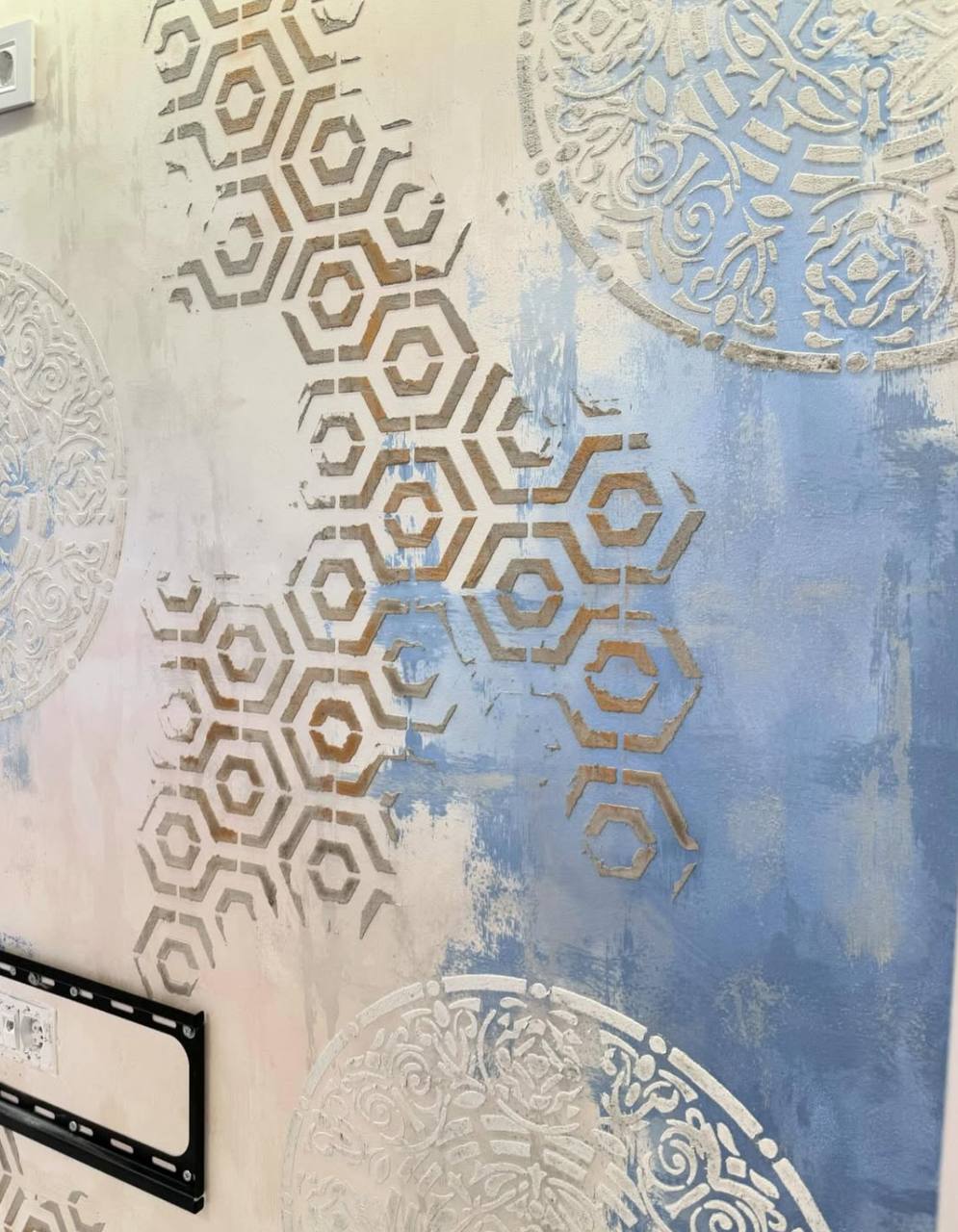 Round patterns - a new aesthetic of decorative plaster with a stencil DFA 0.3-1 mm (С00116)