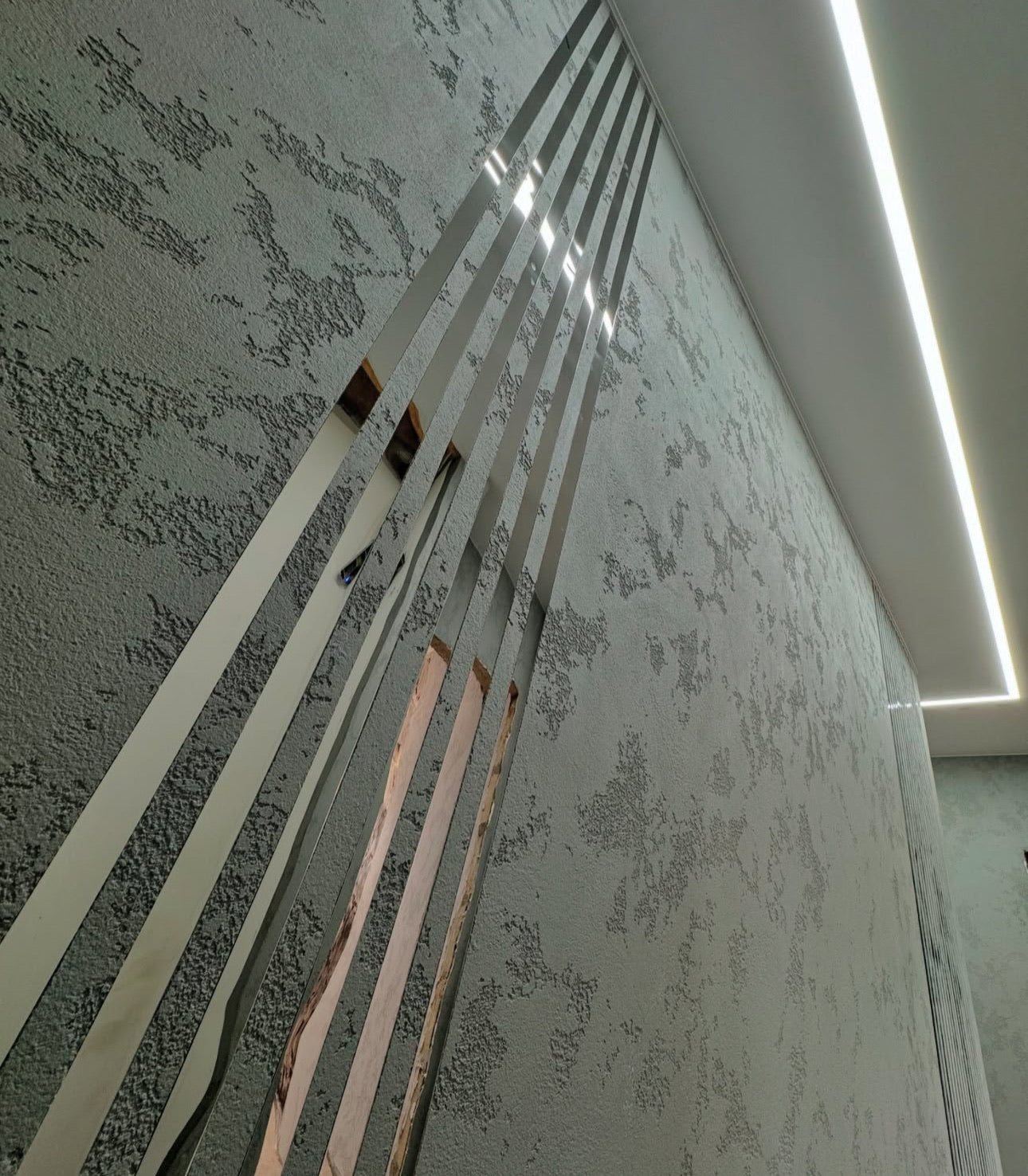 Set of 4 Mirror Wall Decor Sticker DFA Magic Stripes (Silver Wall Stripes) Size 10m - 20mm/25mm/30mm/ (Y00004)