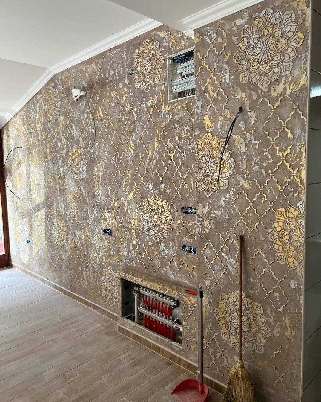 Luxury Pattern for Walls - Inspirational DFA Stencil 0.3-1mm (C00117), 1mm - Under Plaster