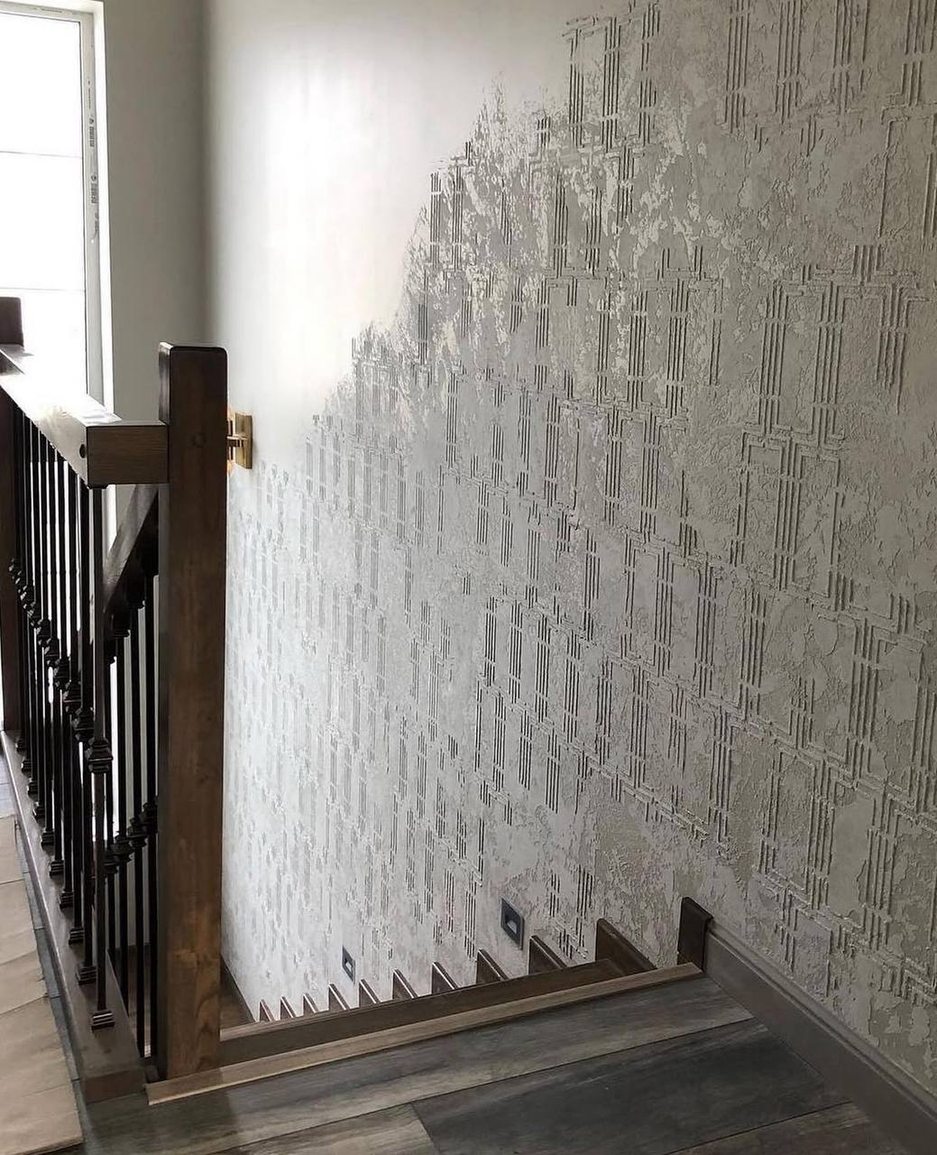 Easy application of geometric patterns with the stencil DFA Geometry for paint and plaster 0.3-1 mm (G00021)