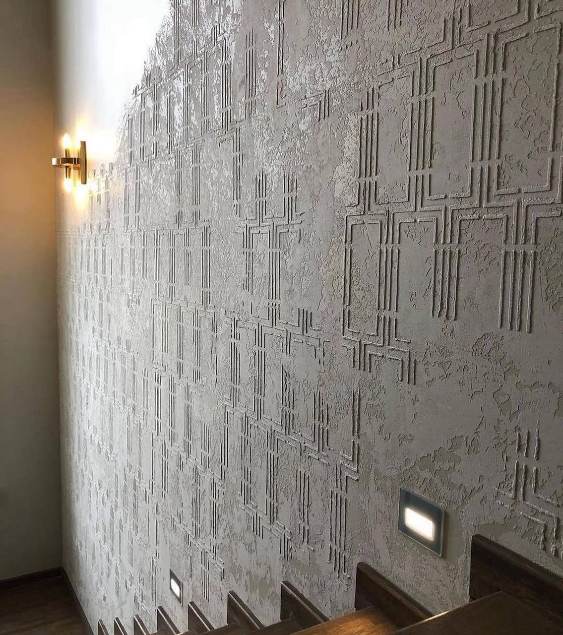 Easy application of geometric patterns with the stencil DFA Geometry for paint and plaster 0.3-1 mm (G00021)