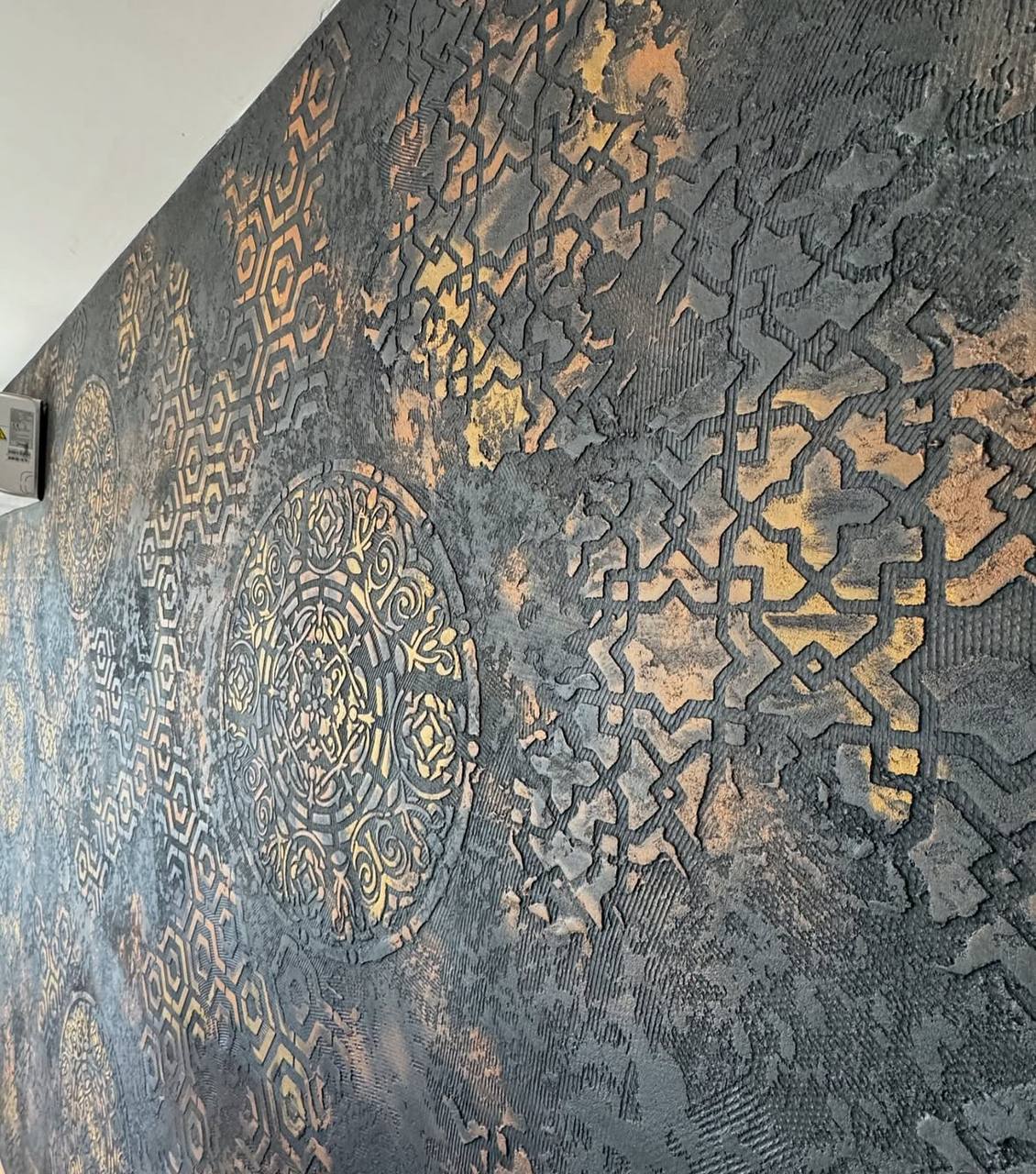 Round patterns - a new aesthetic of decorative plaster with a stencil DFA 0.3-1 mm (С00116)