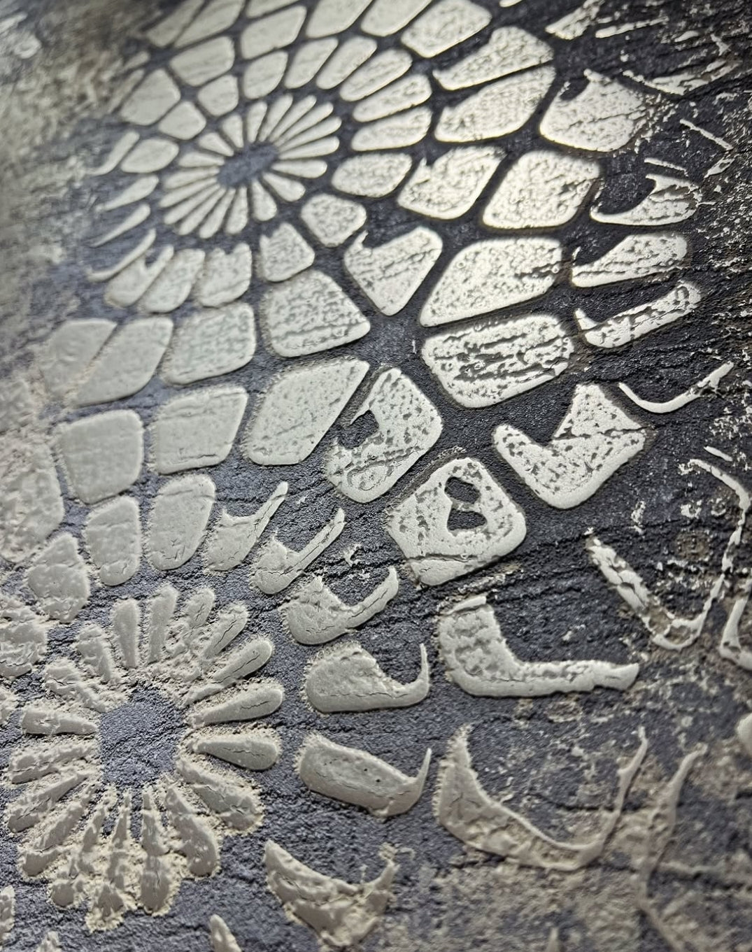 Elegance and classic with DFA stencil Royal Damask 0.3-1 mm (D00022)
